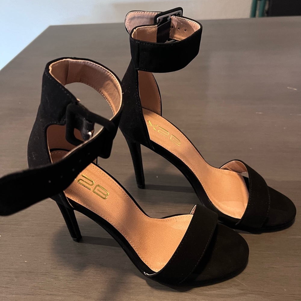 Black heels size 6.5